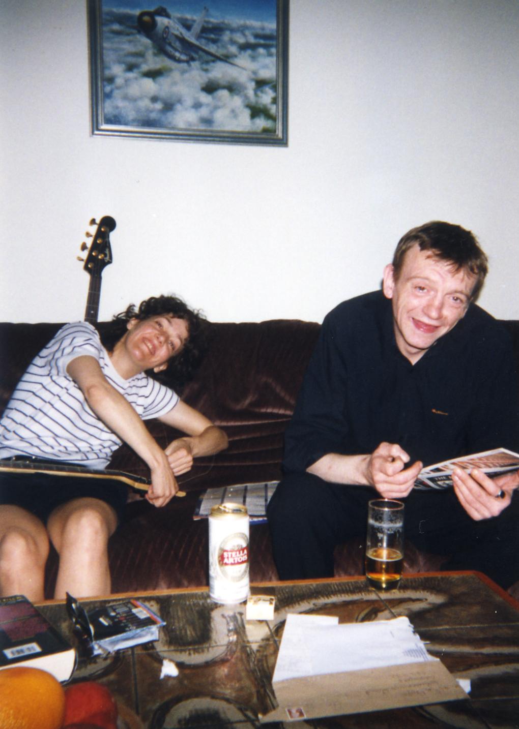 Mark E Smith and Julia Nagle restringing a guitar in December 1997